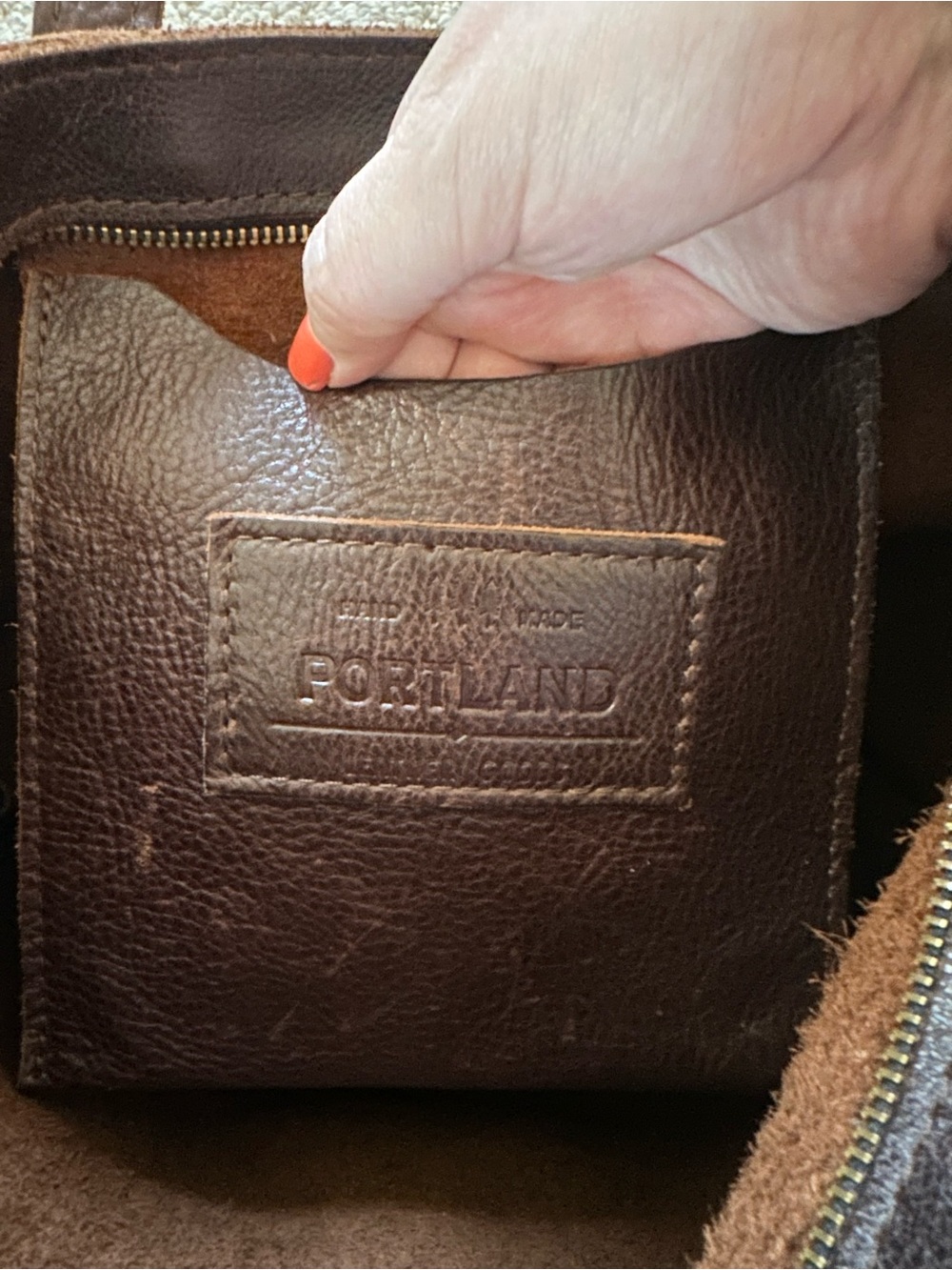 Portland Leather ‘Almost Perfect’ Medium Crossbody Tote - Picture 10 of 12
